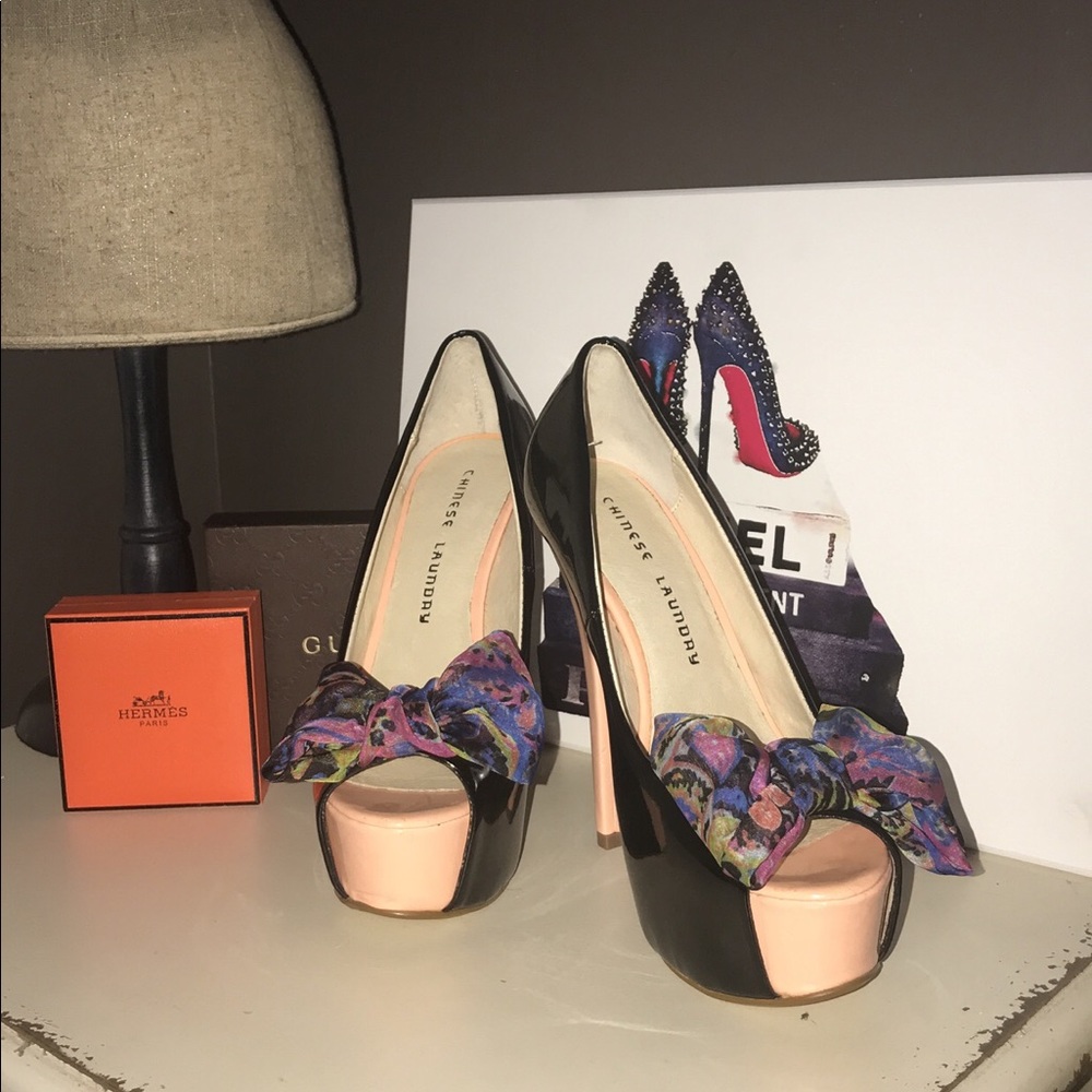 BRAND NEW Chinese Laundry Patent Heels W Bows 7.5